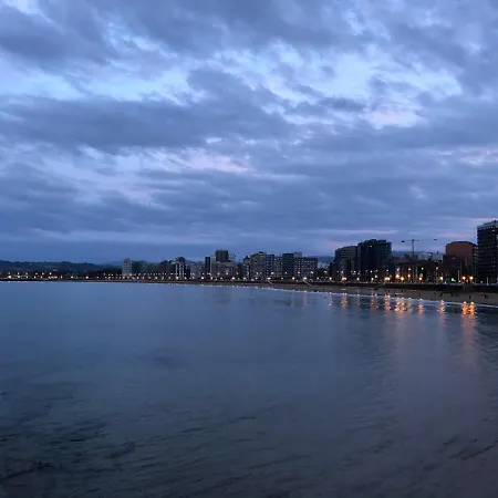 Alojamientos Muelle de Gijón-3